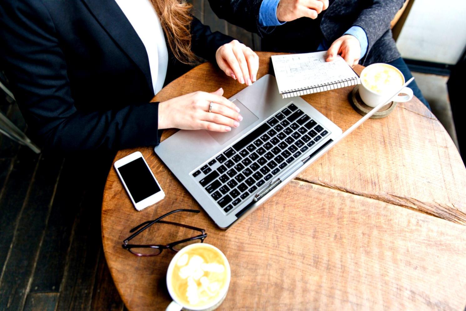 Session collaborative d'analyse financière entre professionnels